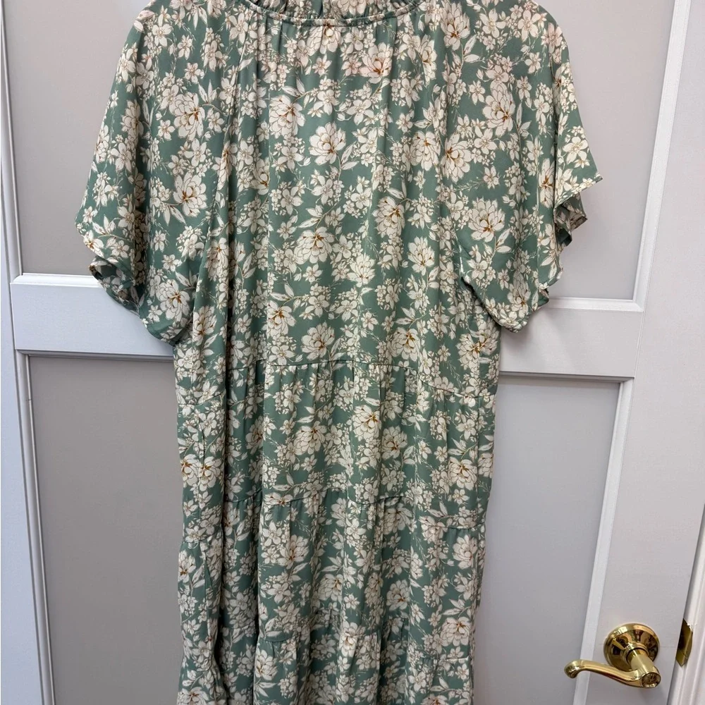 Green Floral Mini Dress V-Neck Flowy Feminine Spring Summer Boutique - Picture 3 of 7